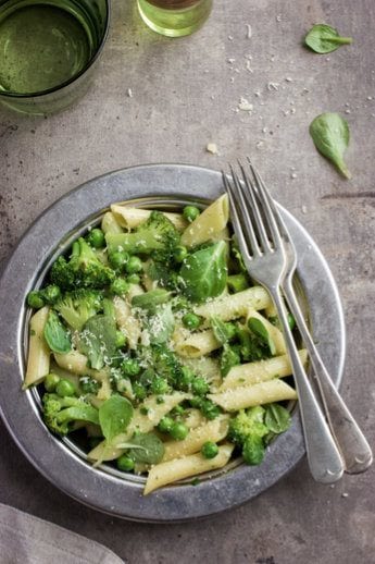 penne pasta with spinach pesto sauce, green peas and broccoli